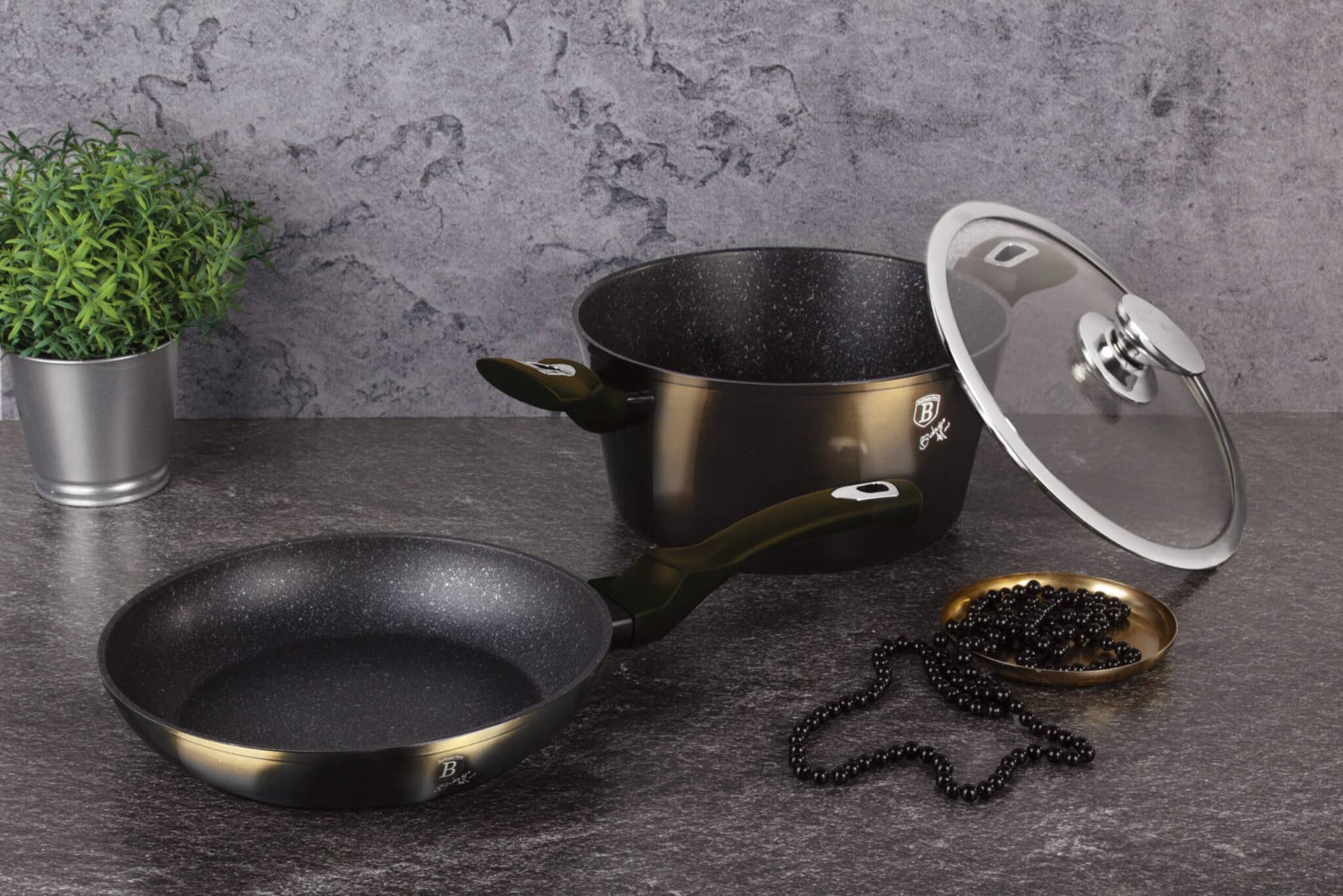 Batería de cocina de 5 piezas Berlinger Haus en la línea métalica brillante en negro 4 
