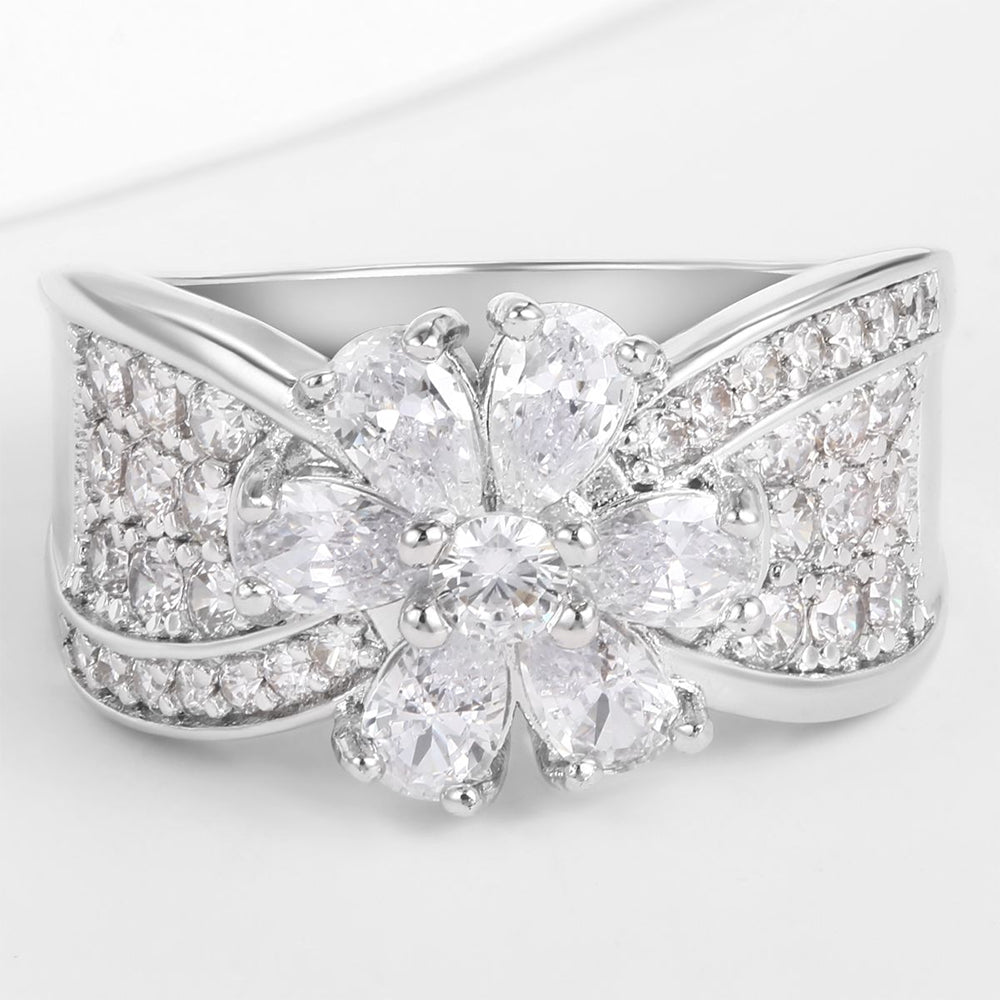 Anillo de Aleación Bañado en Oro con Cristal Emporia® Blanco 1 