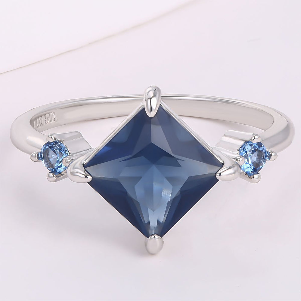 Anillo de Aleación Bañado en Oro con Cristal Emporia® Azul 1 