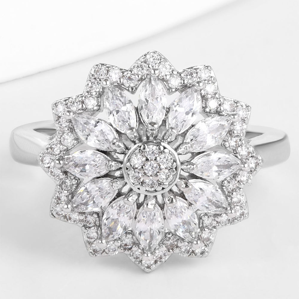 Anillo de Aleación Bañado en Oro con Cristal Emporia® Blanco