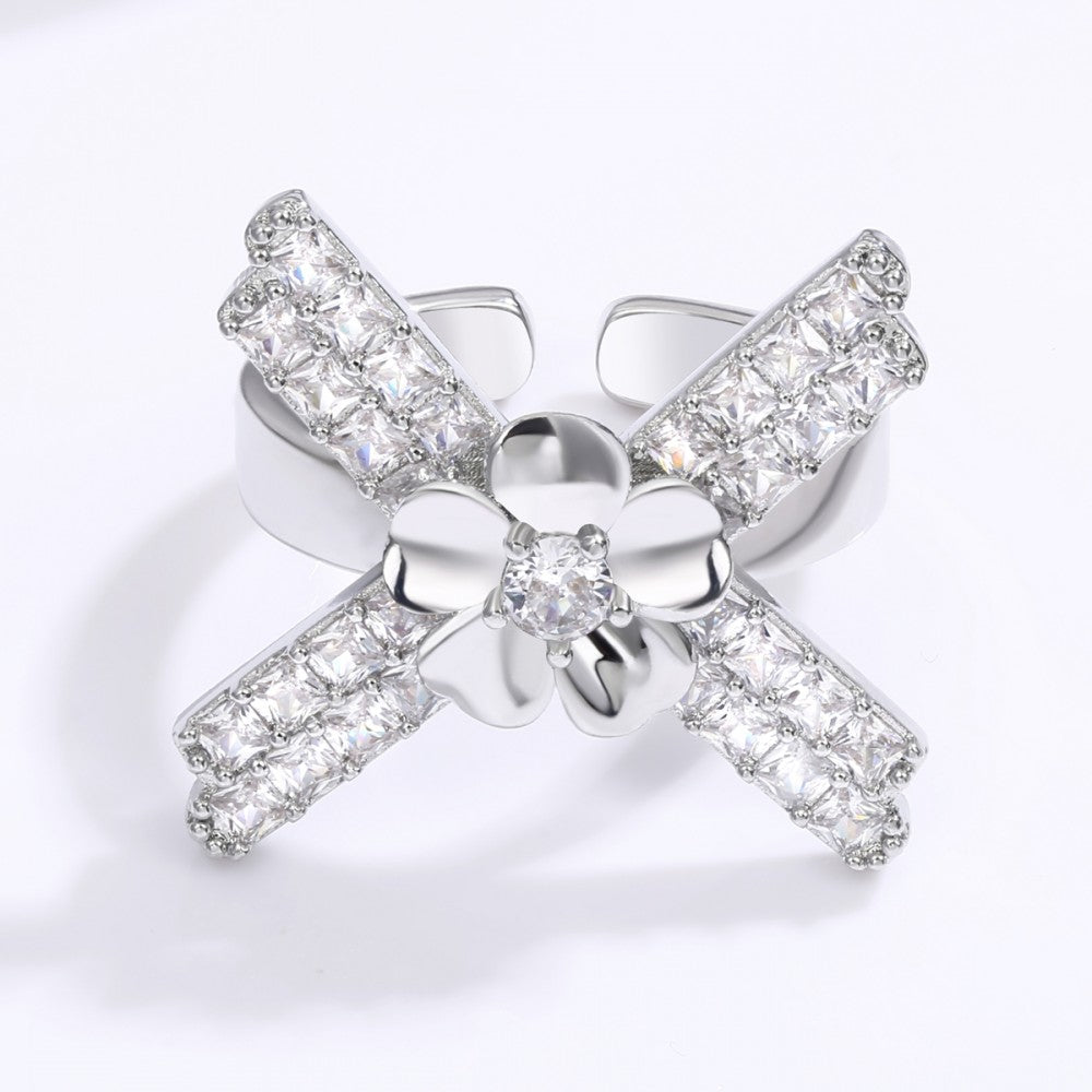 Anillo de Aleación Bañado en Oro con Cristal Emporia® Blanco