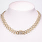 Conjunto de joyas Emporia de 4 piezas, de alta calidad y en tono dorado, presentado en una exclusiva caja de regalo con efecto piel (incluye reloj, pulsera, collar grueso y collar con colgante de cruz con cristal blanco Emporia).