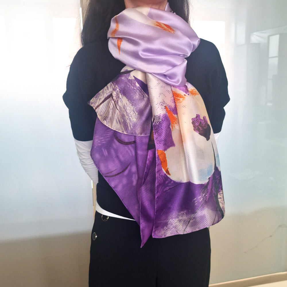 Bufanda con estampado de loto nocturno, color morado, 85 × 180 cm, 100 % seda vegana. 2 