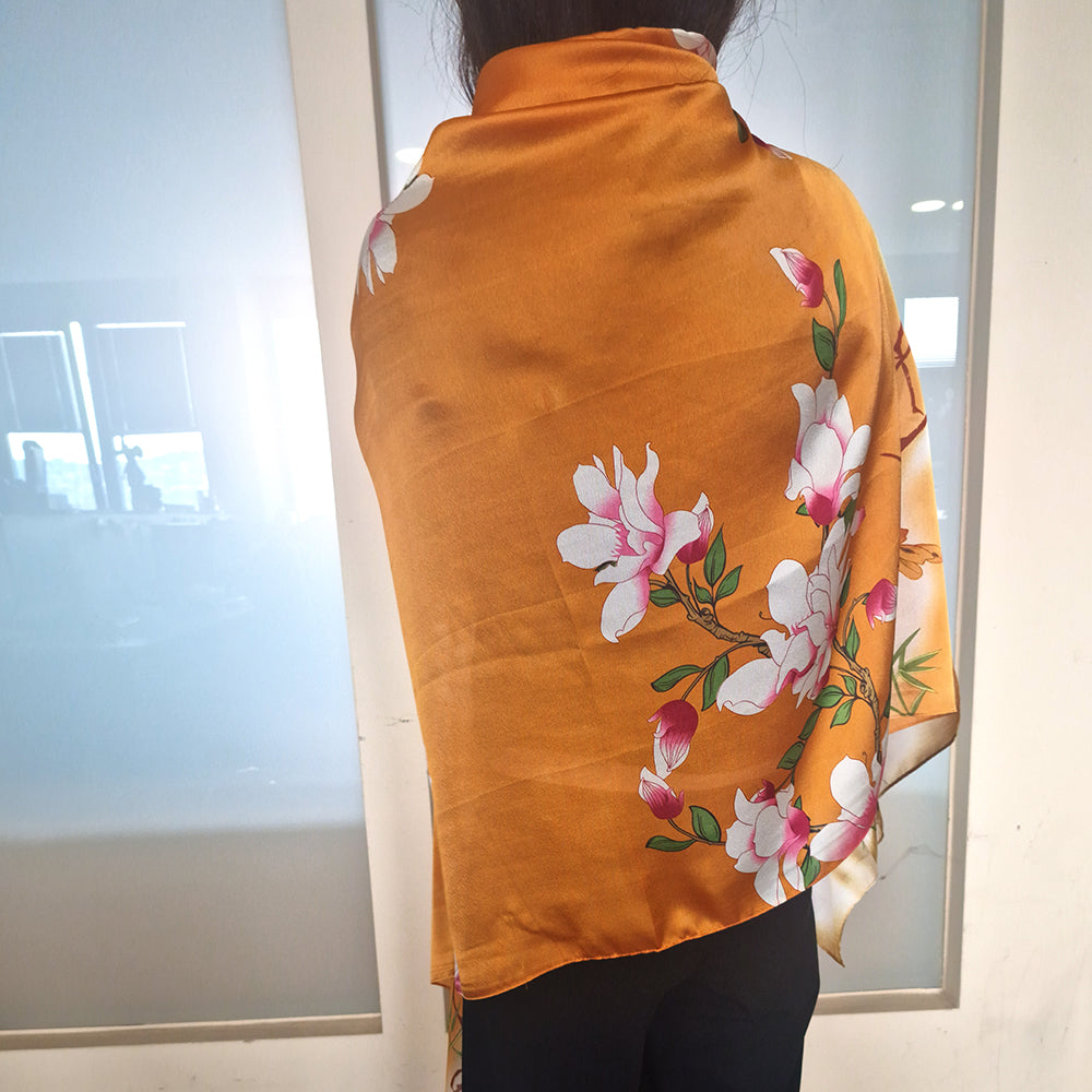 Bufanda con estampado inspirado en el Jardín del Edén, color naranja, 85 × 180 cm, 100 % seda vegana. 2 