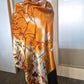 Bufanda con estampado inspirado en el Jardín del Edén, color naranja, 85 × 180 cm, 100 % seda vegana.