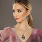 Conjunto de Aleación Bañado en Oro con Cristal Emporia® Rojo y Cristal Emporia® Azul ( Collar +Pendientes +Colgante )