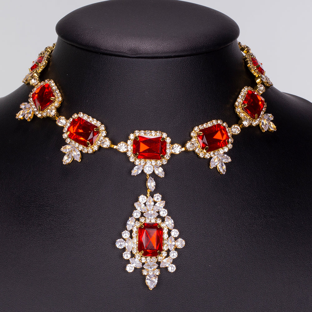 Conjunto de Aleación Bañado en Oro con Cristal Emporia® Rojo y Cristal Emporia® Blanco ( Collar +Pendientes ) 5 