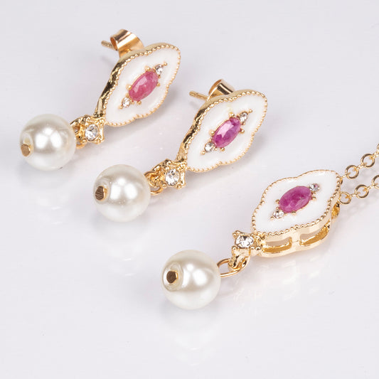 Conjunto de Aleación Bañado en Oro con Rubí y Perla de cristal ( Collar +Pendientes +Colgante )