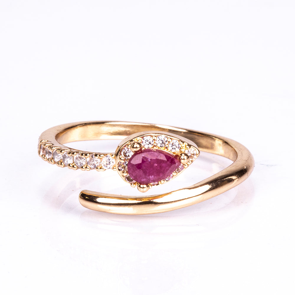 Anillo de Aleación Bañado en Oro con Rubí