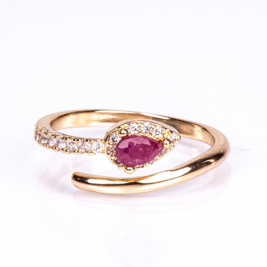 Anillo de Aleación Bañado en Oro con Rubí