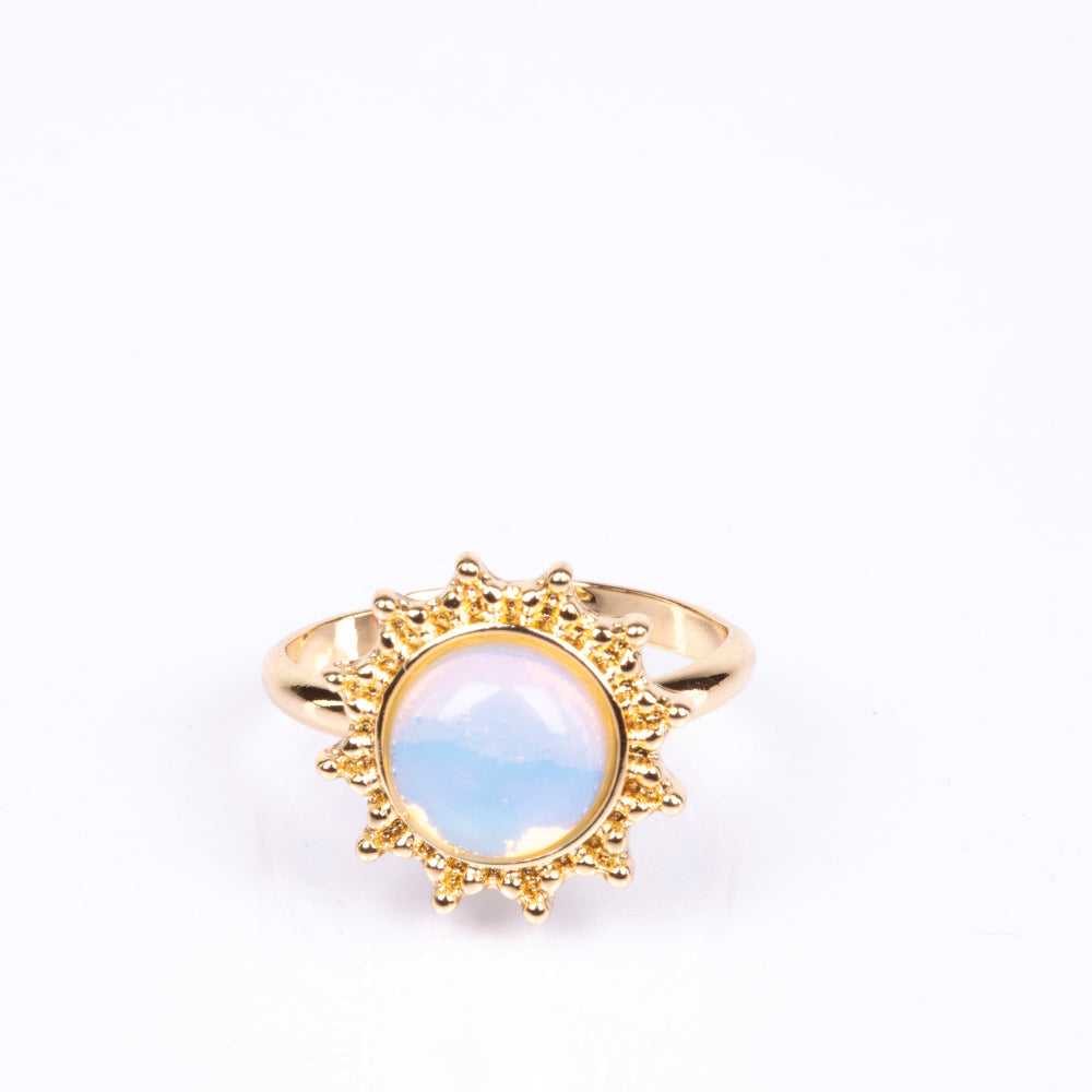 Anillo de Aleación Bañado en Oro con Piedra Lunar