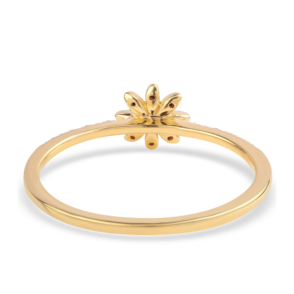 Anillo de Plata Bañada en Oro con Diamante Negro y Diamante blanco