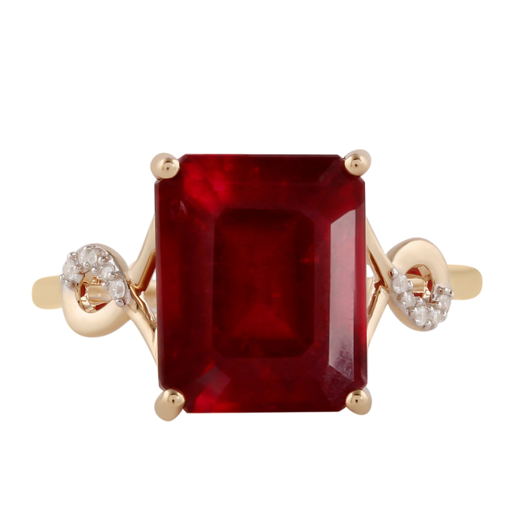 Anillo de Oro 9K con Rubí de Madagascar y Zircón Blanco