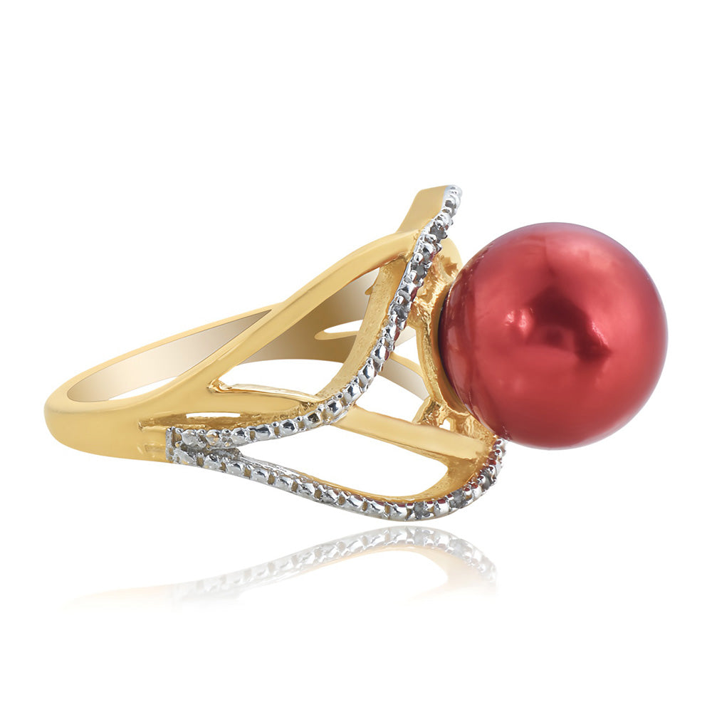 Anillo de Plata Bañada en Oro con Perla roja de río y Topacio Blanco