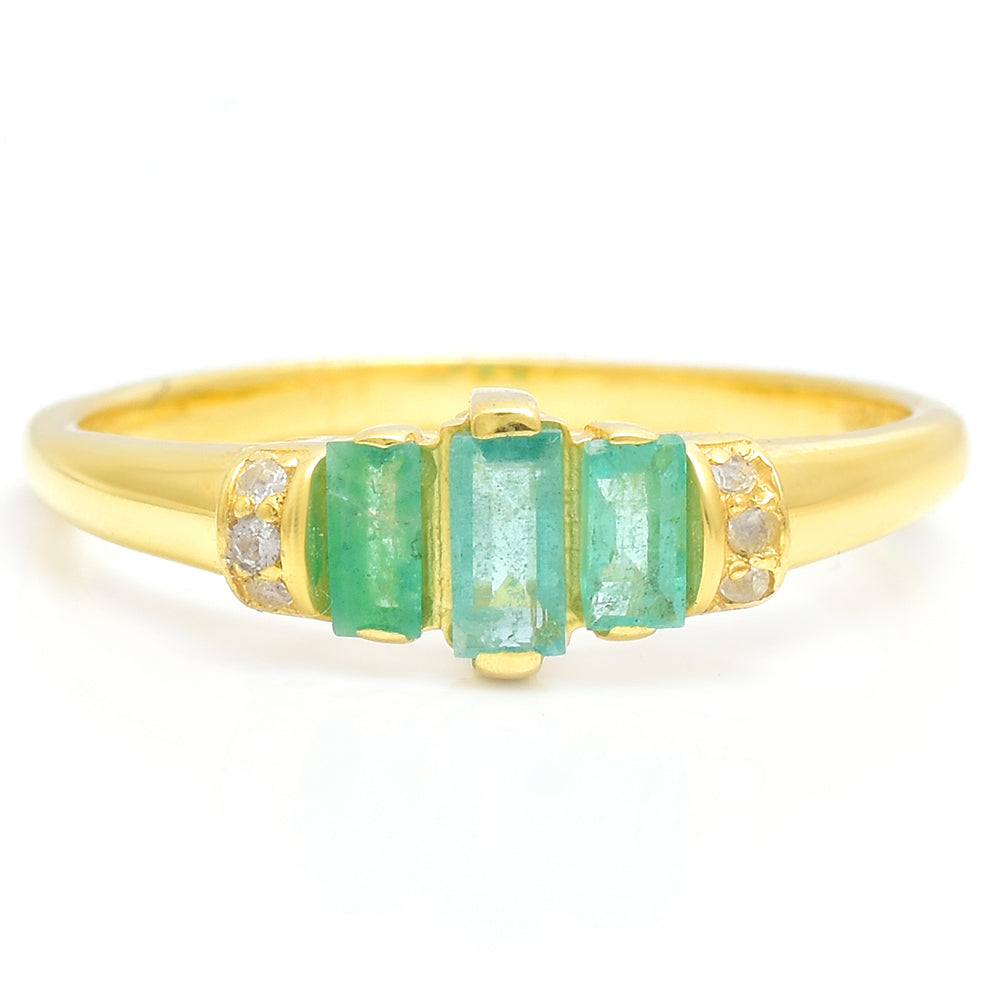 Anillo de Plata Bañada en Oro con Esmeralda de Brasil y Topacio Blanco