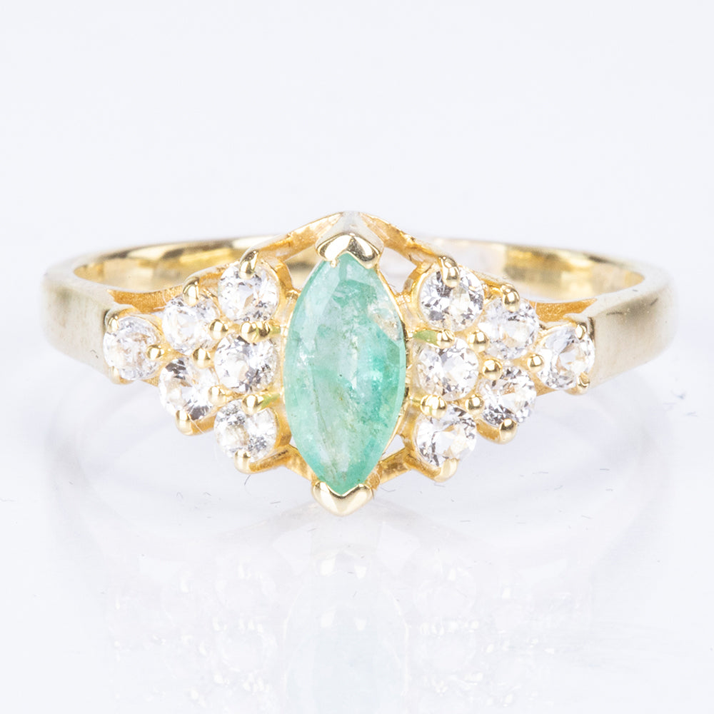 Anillo de Plata Bañada en Oro con Esmeralda de Brasil y Topacio Blanco