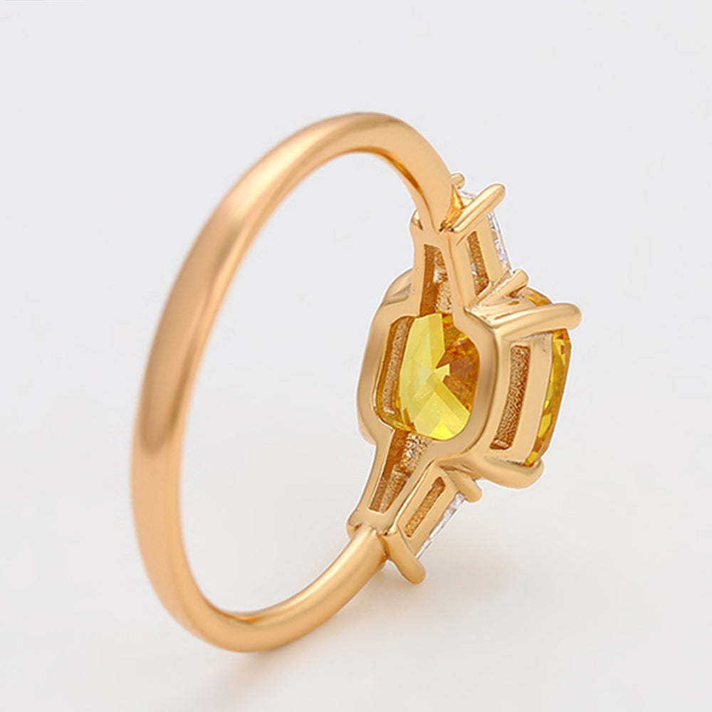 Anillo de Aleación Bañado en Oro con Cristal Emporia® Amarillo y Cristal Emporia® Blanco