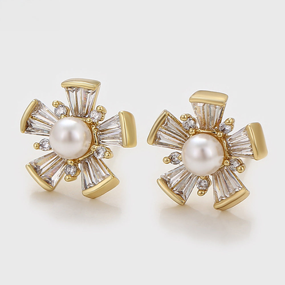 Pendientes de Aleación Bañado en Oro con Perla de cristal y Cristal Emporia® Blanco 5 