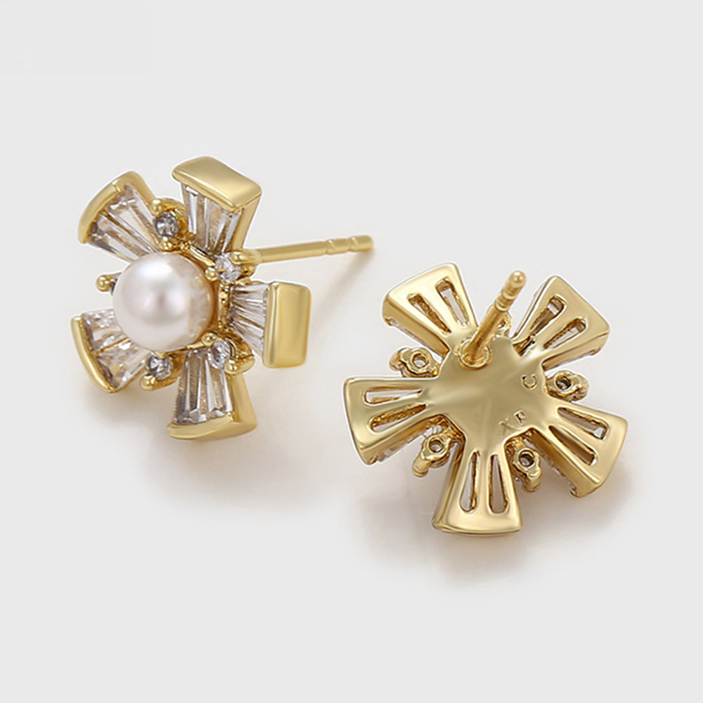 Pendientes de Aleación Bañado en Oro con Perla de cristal y Cristal Emporia® Blanco 7 