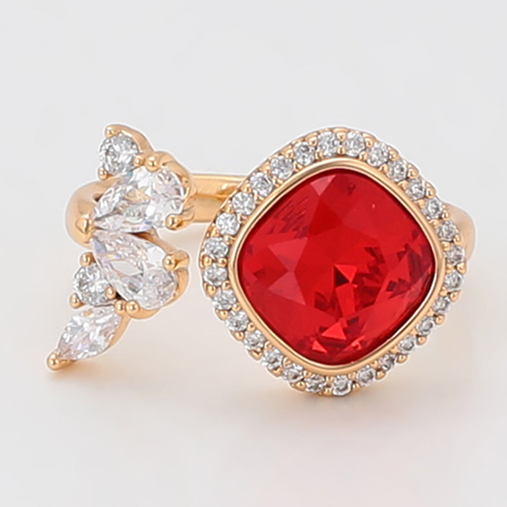 Anillo de Aleación Bañado en Oro con Cristal Emporia® Rojo y Cristal Emporia® Blanco 5 