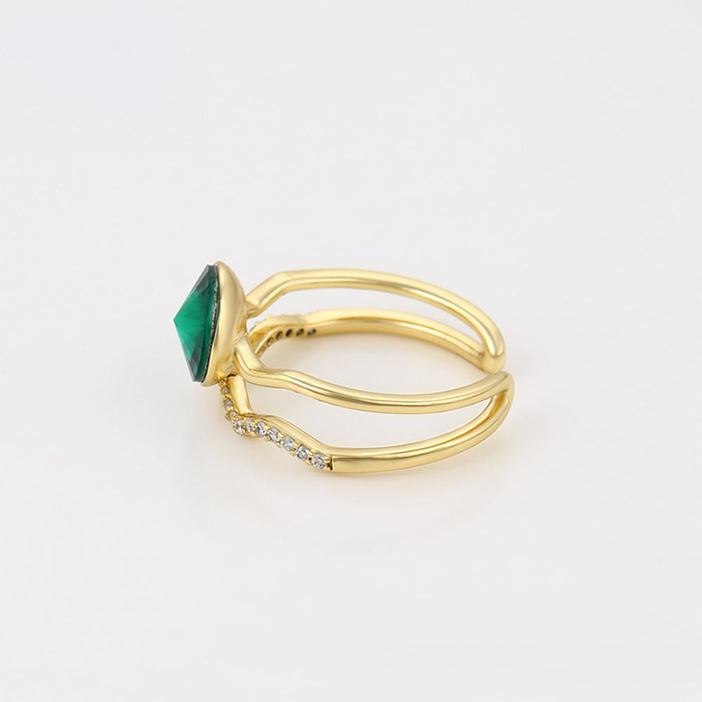 Anillo de Aleación Bañado en Oro con Cristal Emporia® Verde y Cristal Emporia® Blanco