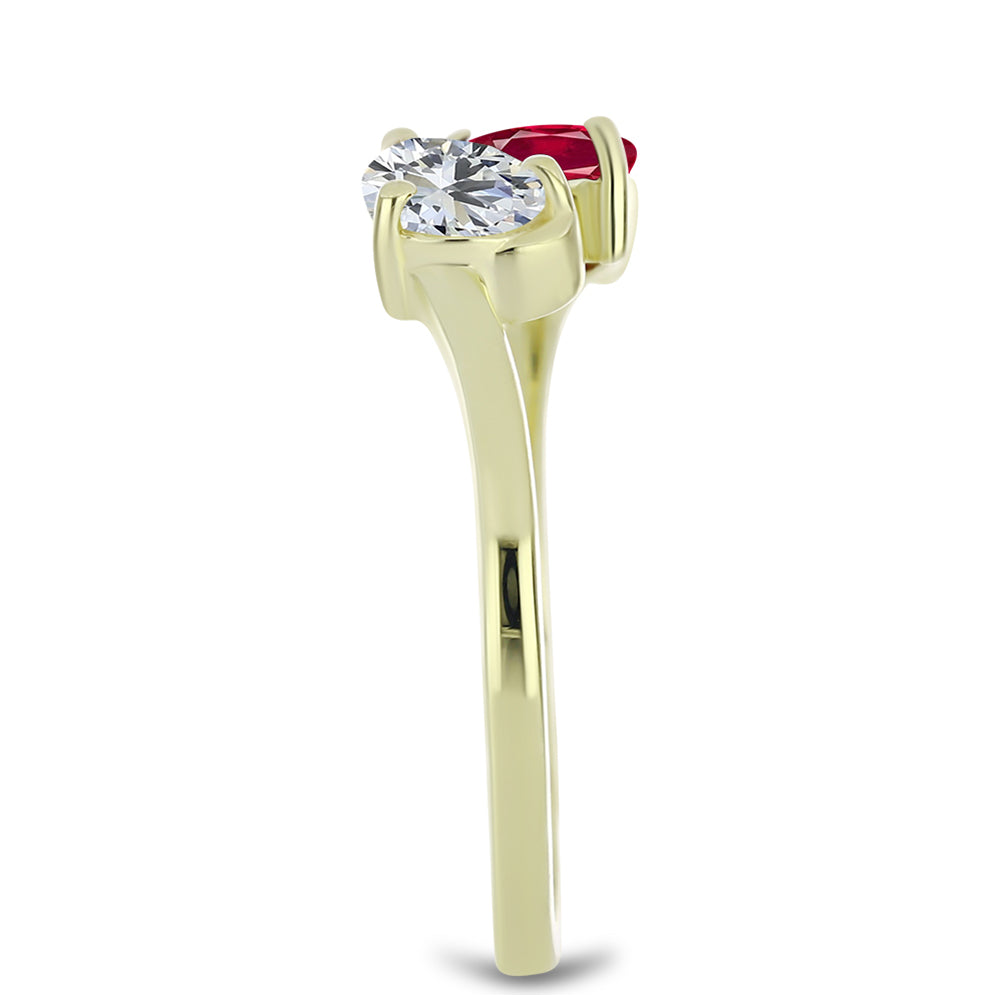 Anillo de Plata Bañada en Oro con Rubí de Madagascar y Topacio Blanco