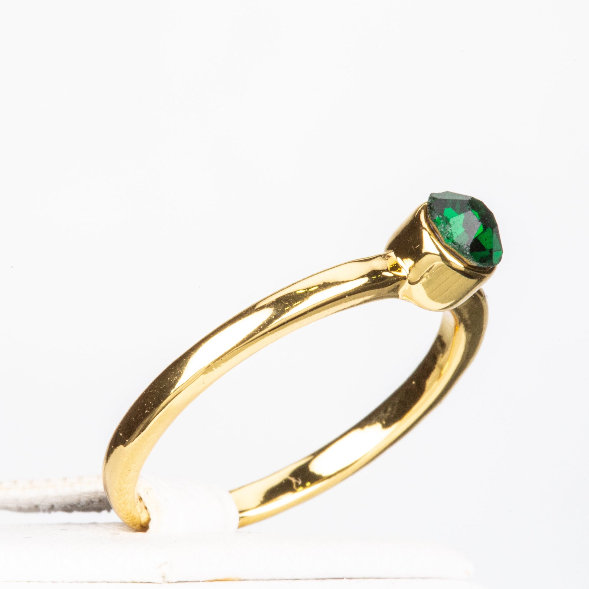 Conjunto de Aleación Bañado en Oro con Cristal Emporia® Rojo ( Anillo ) 16 